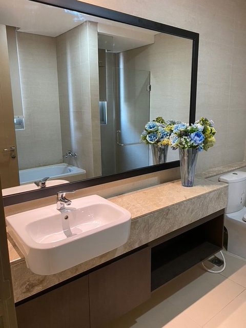 Apartemen Gold Coast PIK — custom furniture & interior oleh Logica.Space