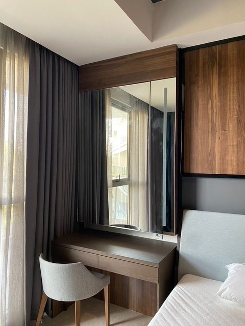 Apartemen Gold Coast PIK — custom furniture & interior oleh Logica.Space